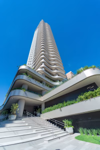 Curvas da fachada e imponência do empreendimento chamam atenção de quem passa pela Vila Rodrigues